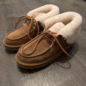 UGG Women’s Diara Slippers - size 8